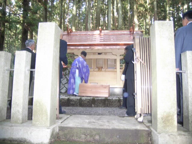 上遷宮 神様のお引越しです。_f0052181_2242576.jpg
