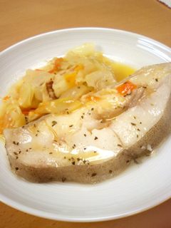 白身魚と色々野菜のワイン蒸し ル クルーゼcmのココットロンド 白身魚と色々野菜のワイン蒸し ル クルーゼcmのココットロンド