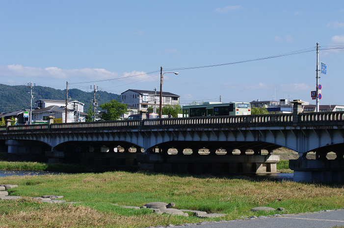 鴨川で木陰のおねぇさんを..._f0152550_21141622.jpg