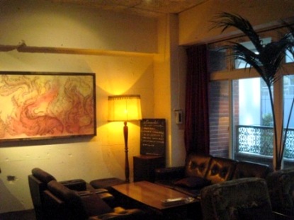 ☆アンティークの雰囲気が生かされたcafe ema LOUNGE_b0189667_9114996.jpg