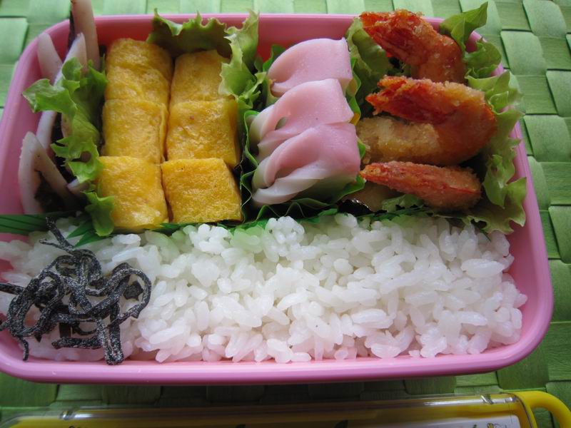 １０月３０日　ブーイングいっぱいの海老フライお弁当　_c0218879_2171831.jpg