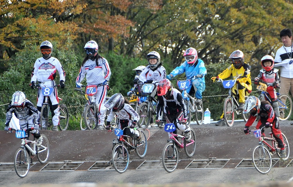 2009JBMXFジャパンシリーズ第4戦緑山VOL5：ガールズ５〜１４才クラス決勝_b0065730_11454117.jpg