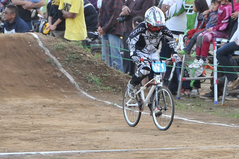 2009JBMXFジャパンシリーズ第4戦緑山VOL5：ガールズ５〜１４才クラス決勝_b0065730_11483488.jpg