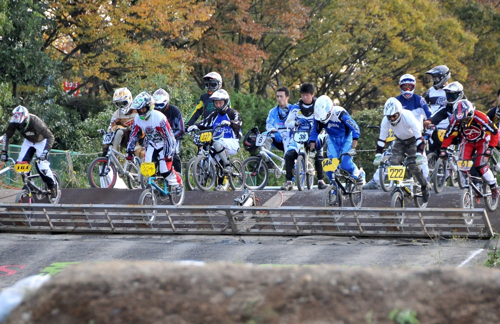 2009JBMXFジャパンシリーズ第4戦緑山VOL9：メン１７−２９、メン３０才オーバークラス決勝_b0065730_17331797.jpg