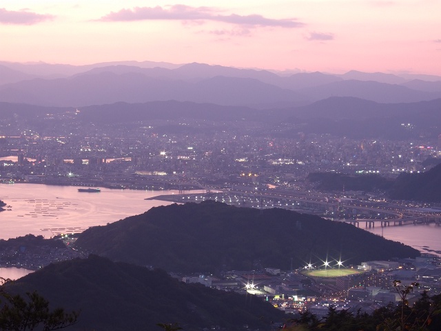 絵下山山頂からの夕・夜景　その3　絵下山公園展望広場からの夕景_b0095061_8165420.jpg