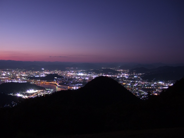 絵下山山頂からの夕・夜景　その3　絵下山公園展望広場からの夕景_b0095061_836390.jpg