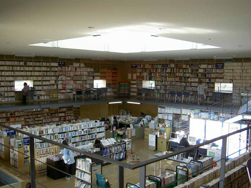 奈義町現代美術館 岳