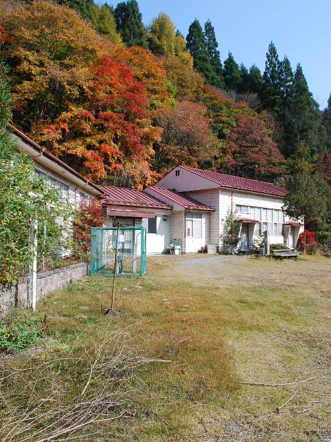 埼玉県旧秩父郡大滝村立小学校三峰分校(建築家・関根要太郎参考作品)_f0142606_17522280.jpg