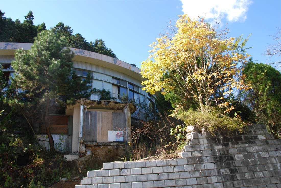 鎌北湖の廃墟 お気楽 日記 鎌北湖の廃墟 お気楽 日記