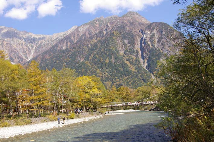 上高地は神が降臨した地に由来：信州秋の旅⑤_c0014967_9373528.jpg