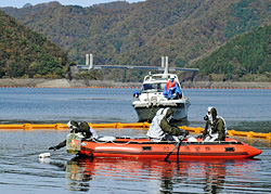 徳山ダムでテロ対策 訓練!!!_f0197754_23504419.jpg