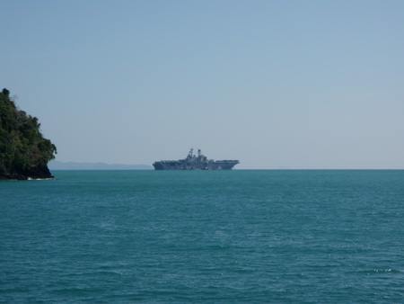 USS Bonhomme Richard (LHD 6)_a0002177_21322498.jpg