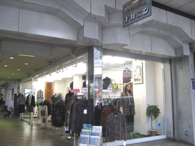 吉原商店街に ジャンボ ナポリン 出現!!_b0093221_3523258.jpg
