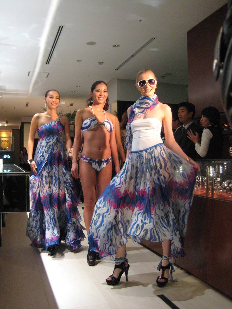 イネスらも参加/ステファン・ポンポニャック&MARIA.Hのハイファッション・ダンスパーティ_f0039351_12422335.jpg