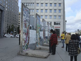 ベルリンの壁崩壊から20年_e0038717_20373423.jpg