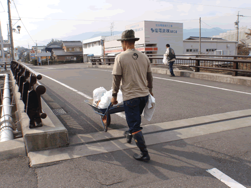 e0018843_23541549.gif