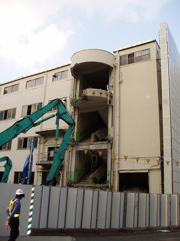 さよなら交通博物館 建物の解体状況(1)_f0030574_934572.jpg