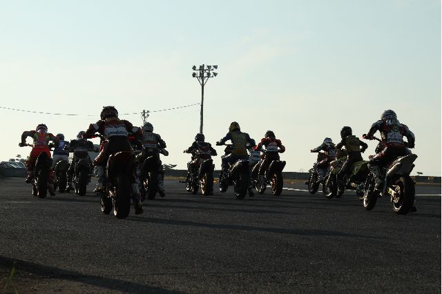 １０ｔｈ　ALL　DAY　SUPER　MOTARD　IN　舞洲参加！_d0133971_029544.jpg