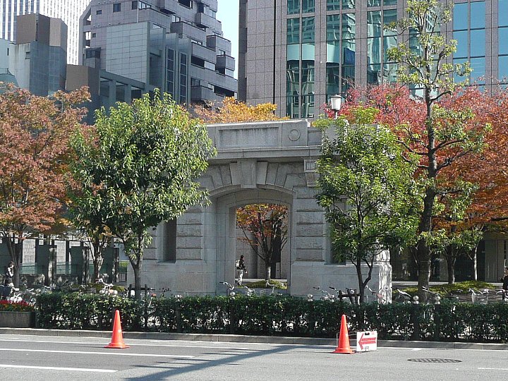 旧毎日新聞大阪本社 正面玄関 : レトロな建物を訪ねて 旧毎日新聞大阪本社 正面玄関 : レトロな建物を訪ねて