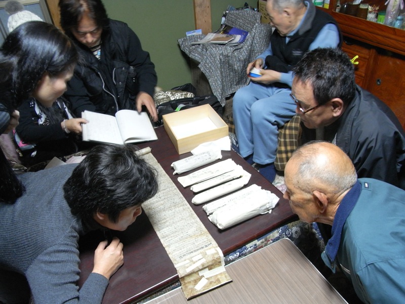 宮下文書をみる_c0173978_1652342.jpg