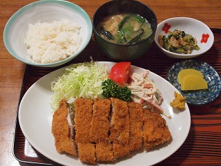 とんかつ定食_e0113495_2211788.jpg