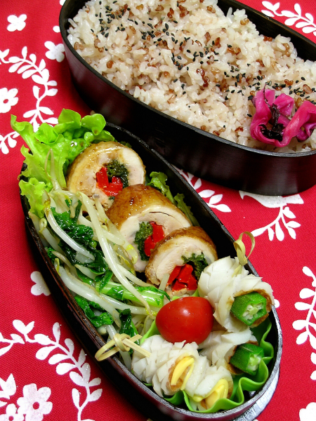 新しい曲げわっぱ 鶏の野菜巻き弁当_b0171098_7111037.jpg
