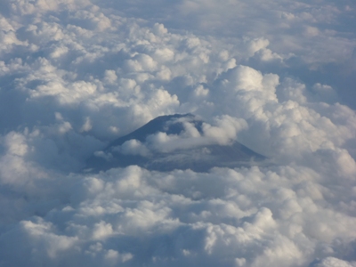 ♪あたまを雲の上に出し・・・♪_e0188087_072218.jpg