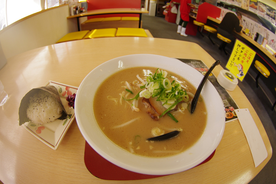 ラーメン世界_e0162105_18324532.jpg