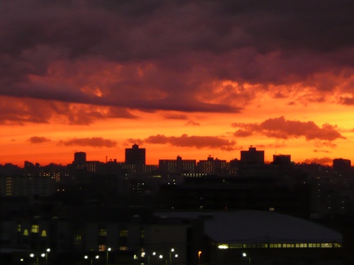 ベランダから見た夕暮れの空_c0223117_20571752.jpg