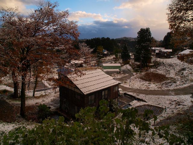 初雪の朝、小谷、その2_a0025576_14272474.jpg