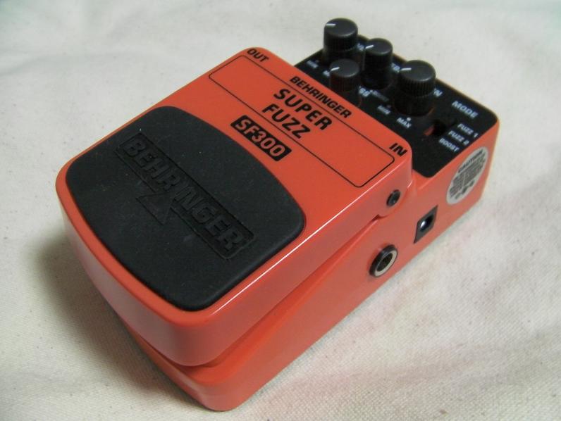 BEHRINGER“SF300 Super Fuzz”_e0052576_0463416.jpg