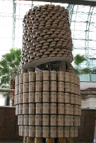 楽しく、ユニークで、世の中の役に立つアート・イベント Canstruction_b0007805_1431280.jpg