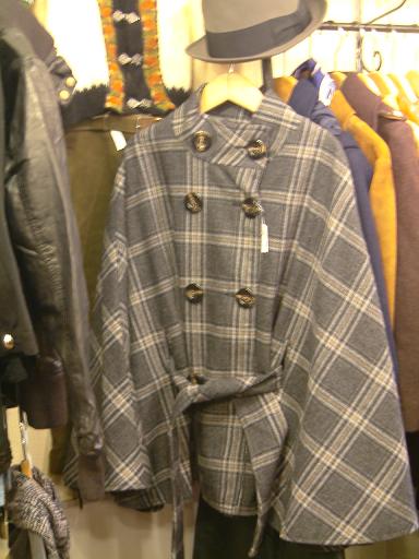 CARBOOTS フランス買い付け冬物新商品大量投入! その4 ケープ、コート、メンズ服など_f0144612_1639971.jpg