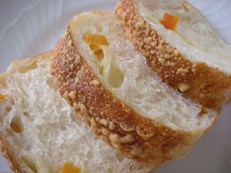 Pain aux Legumes et Fromage 　「お野菜とフロマージュの食パン」_f0121752_21132614.jpg