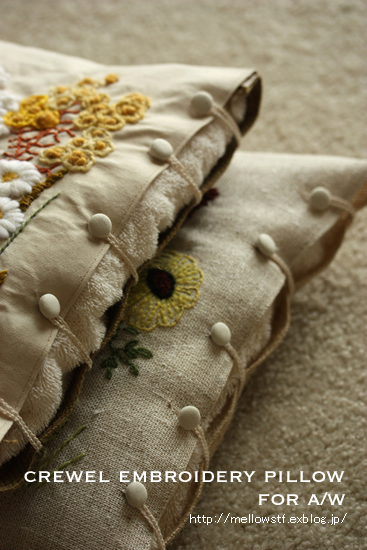 - 秋・冬用のお花のクッション -　【 crewel embroidery pillow 】 _d0124248_1091319.jpg