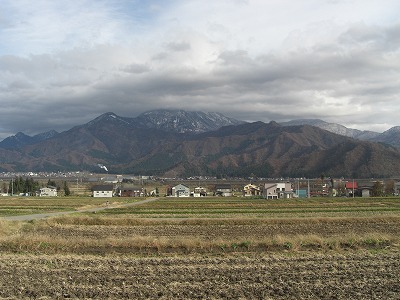 八海山と前山の雪_a0084753_15391969.jpg