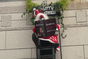 洋菓子フィレンツェ・チョコレートカフェクオレでクリスマスディスプレイ_c0217044_21403167.jpg