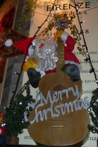 洋菓子フィレンツェ・チョコレートカフェクオレでクリスマスディスプレイ_c0217044_21421993.jpg