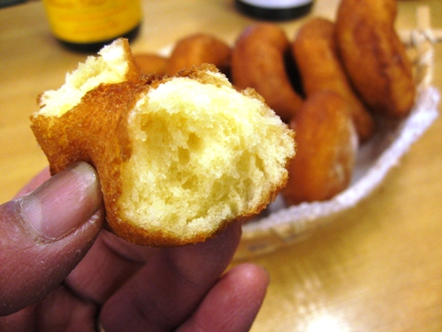 えびす講名物はドーナツ「カウベル立田屋」_b0140235_15574815.jpg