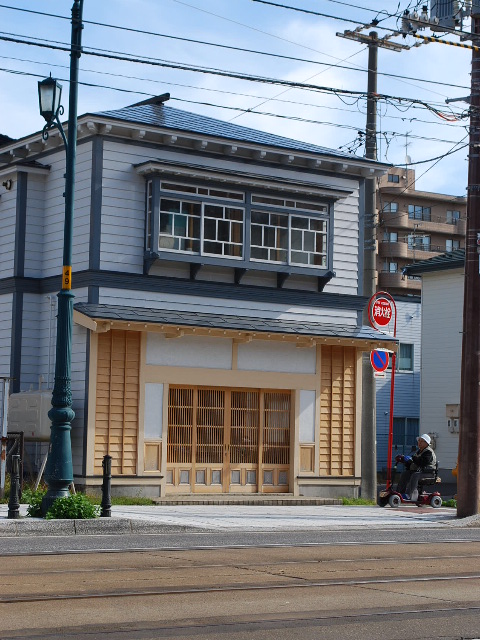 函館末広町電車通り沿いの擬洋風民家(函館擬洋館コレクション、その18)_f0142606_6241352.jpg