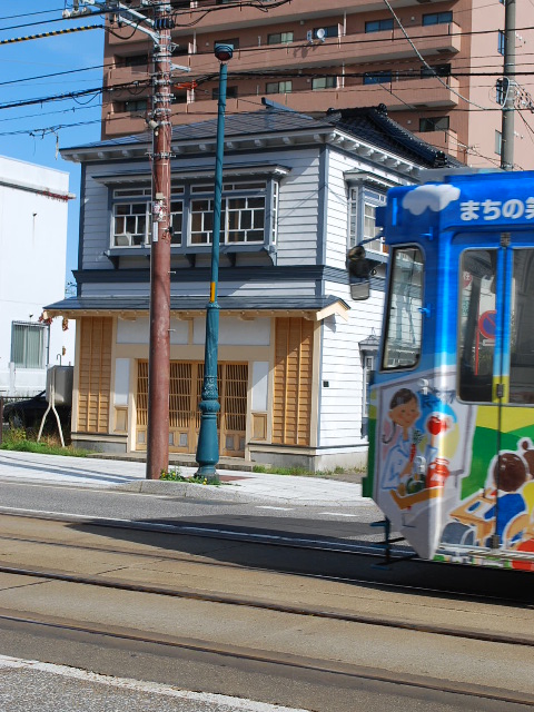 函館末広町電車通り沿いの擬洋風民家(函館擬洋館コレクション、その18)_f0142606_6321829.jpg