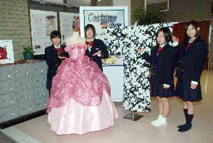 手作りドレスや着物見てね 佐賀女子高生らショー企画 九州の温泉ニュース スクラップ帳 手作りドレスや着物見てね 佐賀女子高生らショー企画 九州の温泉ニュース スクラップ帳