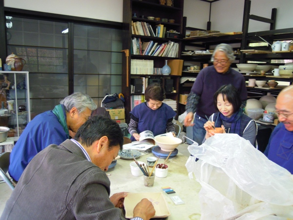 信楽焼きの大谷先生のアトリエで礼拝_b0100062_20524698.jpg