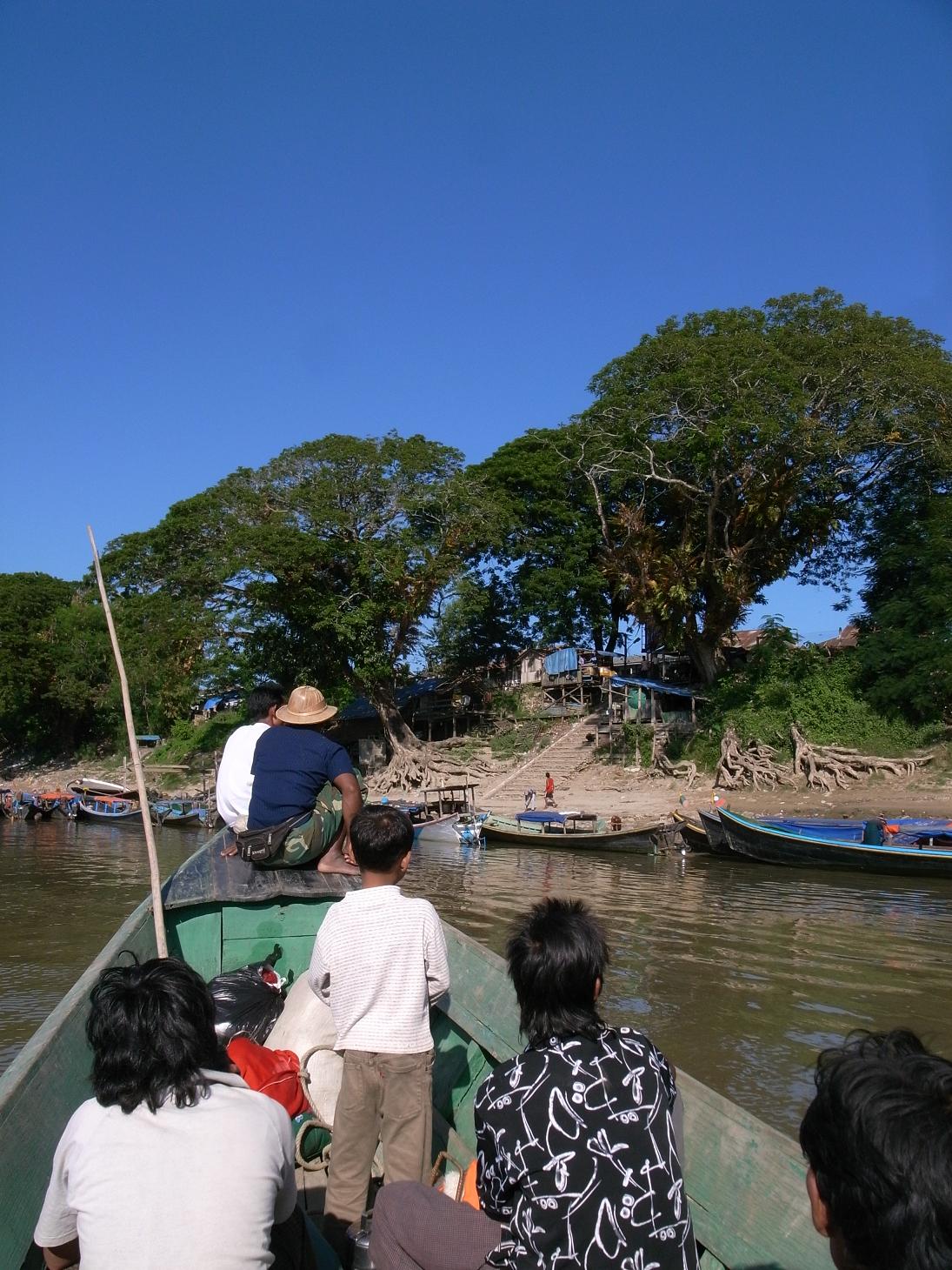 イラワジ川下りの旅 (シンボー→バモー) ~ミャンマー 4_f0116817_13265720.jpg