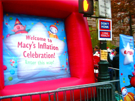 速報*Macy\'s Thanksgiving Day Parade Balloon Inflation_a0110515_9385491.jpg