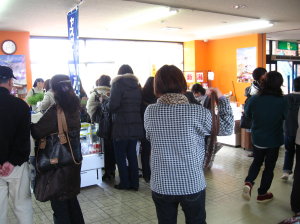 昼間の白鳥会館はすごかった_f0182936_039376.jpg