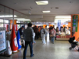 昼間の白鳥会館はすごかった_f0182936_040068.jpg