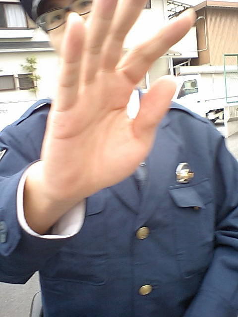 警察官は個人的には好きですが_b0130652_16325687.jpg