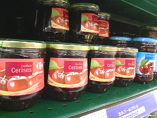 カルフールの「CONFITURE CERISES GRIOTTES」_b0008655_7593247.jpg