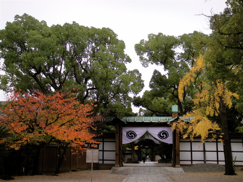 大阪　四天王寺　極楽浄土の庭で鳥と遊ぶ。_e0125762_0591755.jpg